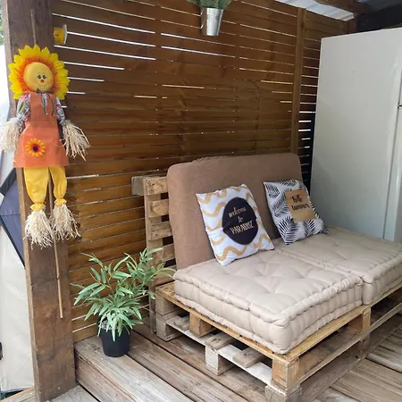 Caravanes De Provence Campsite *
